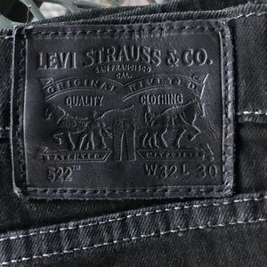 Mens levi fit is 522 (slim taper) W32 L30